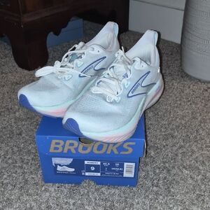 NIB Brooks GLYCERIN 22 Athletic Shoes